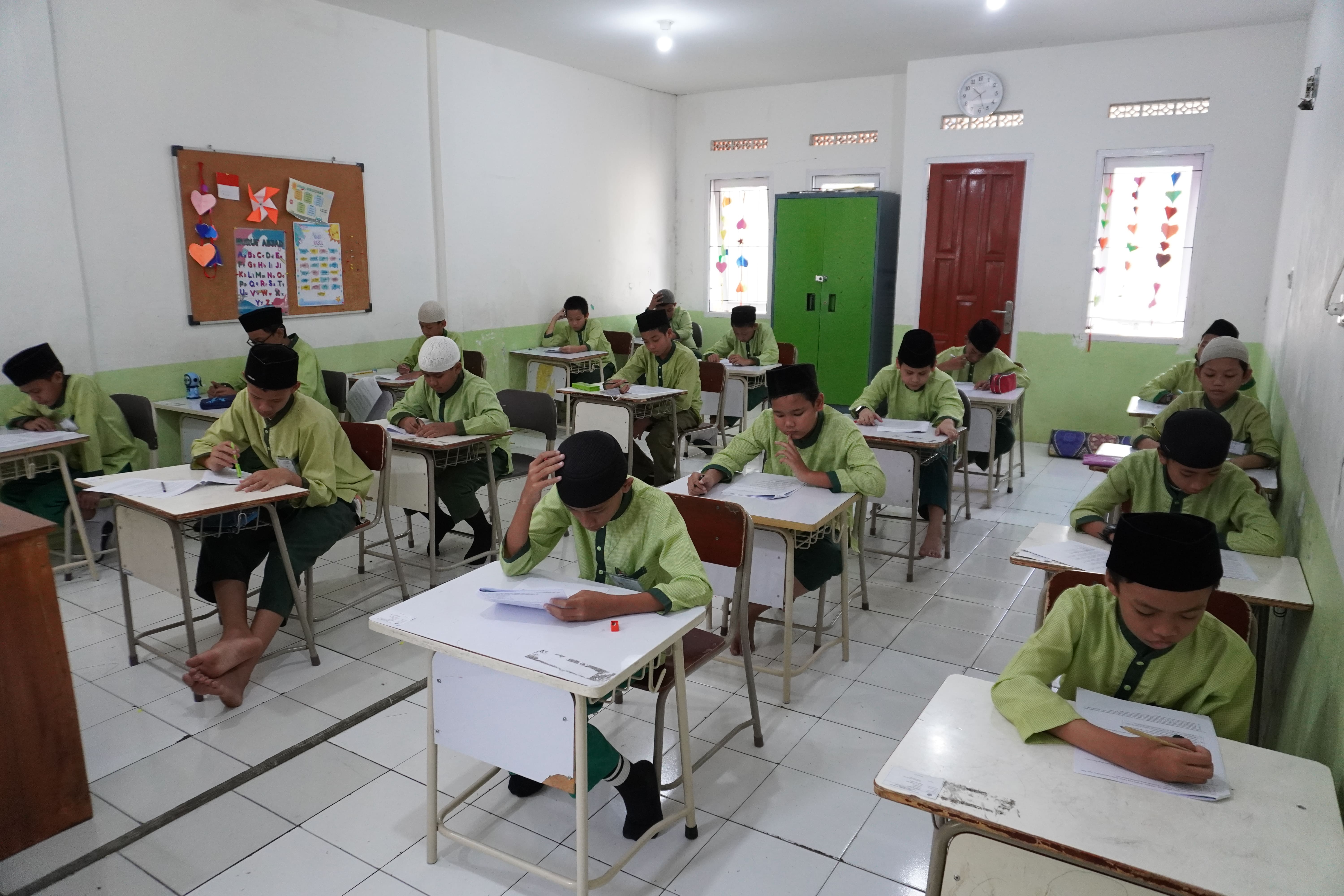 الفصل الدراسي للمدرسة 2
